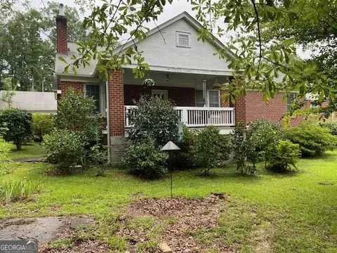 220 Lake Forest Dr, Elberton, GA 30635