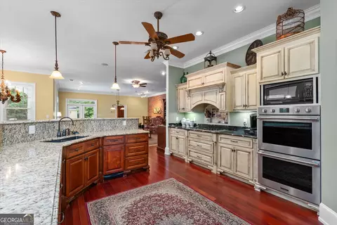 Kitchen - 3144 Creek Side Dr, Thomson, GA 30824 photo 3 of 10