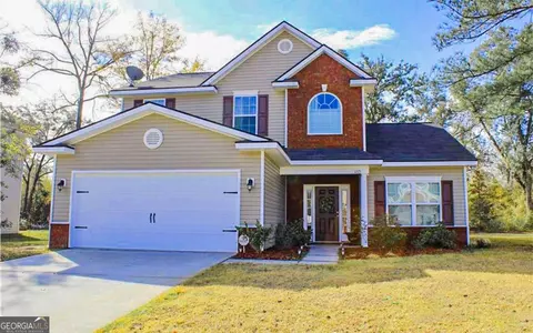 1225 Peacock Trl, Hinesville, GA 31313