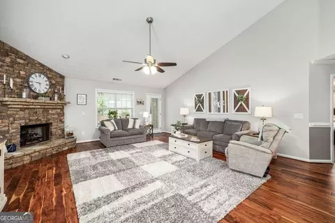 5426 Ashmoore Ln, Flowery Branch, GA 30542