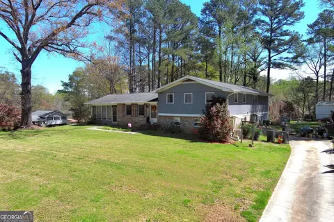 100 Cumberland Dr, Rex, GA 30273