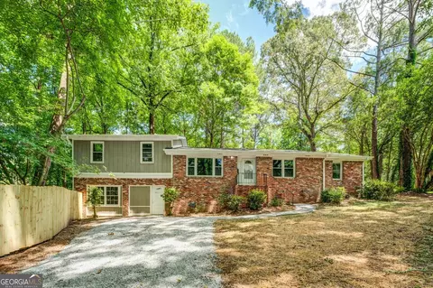 8251 Lakeview Dr SW, Covington, GA 30014