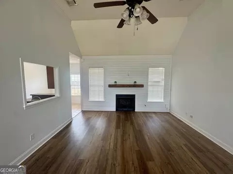 128 Manchester Ln, Byron, GA 31008