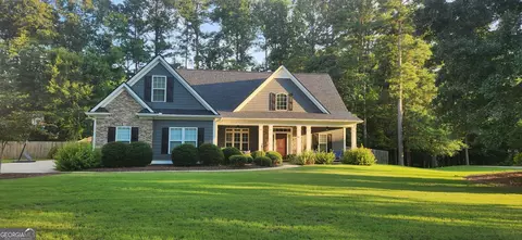 395 Peninsula Dr, Newnan, GA 30263