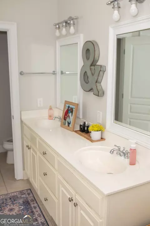Bath - 2233 M P Harrison Rd, Monroe, GA 30655 photo 5 of 11