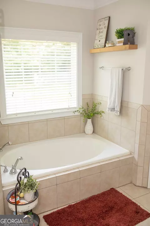 Bath - 2233 M P Harrison Rd, Monroe, GA 30655 photo 6 of 11