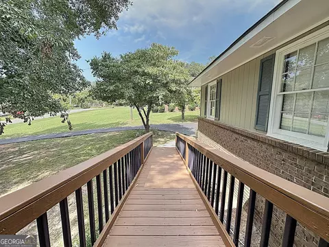 108 Shamrock Dr, Lagrange, GA 30241 photo 2