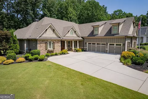 310 Peninsula Dr, Newnan, GA 30263