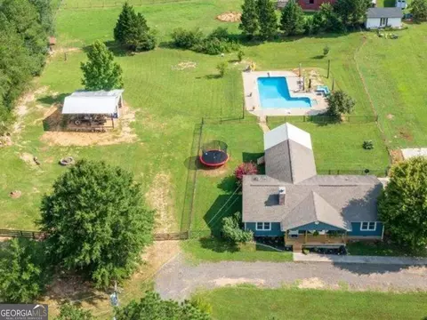 40 Davis Dr, Taylorsville, GA 30178