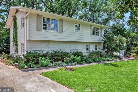 2575 Regency Dr E, Tucker, GA 30084 photo 5