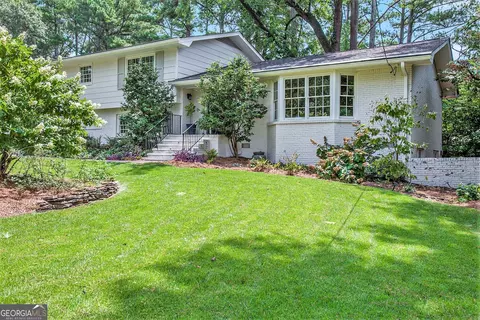 2575 Regency Dr E, Tucker, GA 30084 photo 4
