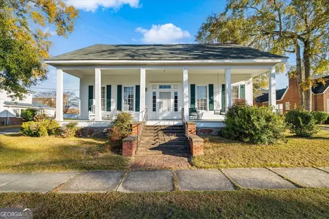 Exterior - 211 Main St, Franklin, GA 30217 photo 2 of 12