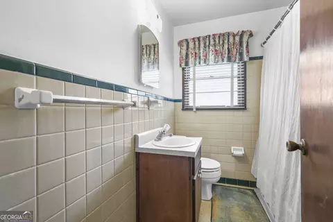 Bath - 211 Main St, Franklin, GA 30217 photo 2 of 2