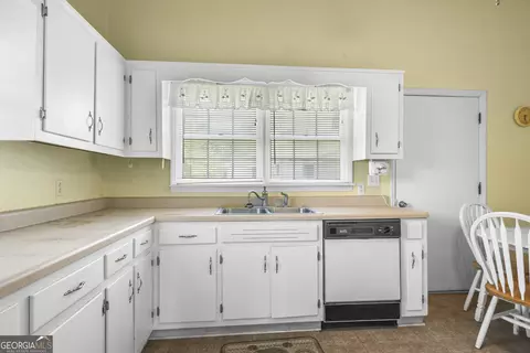 Kitchen - 211 Main St, Franklin, GA 30217 photo 1 of 5