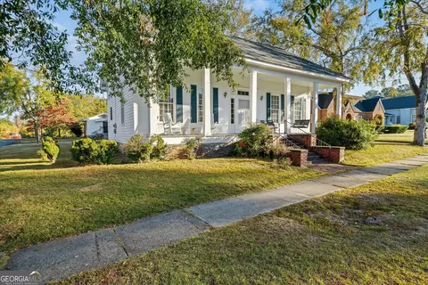 Exterior - 211 Main St, Franklin, GA 30217 photo 5 of 12