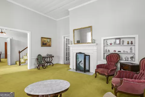Living - 211 Main St, Franklin, GA 30217 photo 2 of 3