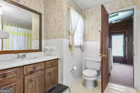 Bath - 211 Main St, Franklin, GA 30217 photo 1 of 2