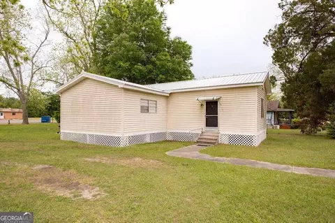 101 Wacona Dr, Waycross, GA 31503