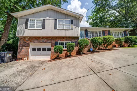 242 King Arthur Dr, Woodstock, GA 30189