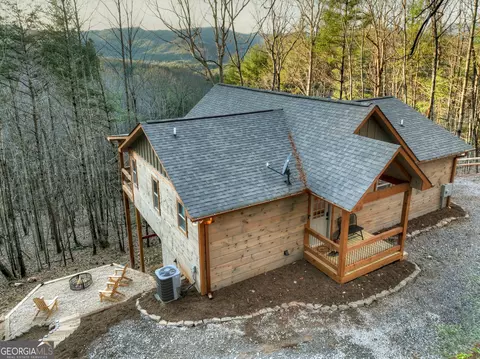 6 Oasis Trl, Blue Ridge, GA 30513