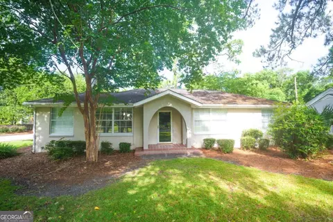 1106 St Marys Dr, Waycross, GA 31501