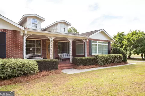 Exterior - 504 Hendry St, Blackshear, GA 31516 photo 4 of 22