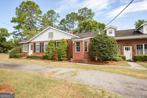 Exterior - 504 Hendry St, Blackshear, GA 31516 photo 6 of 22