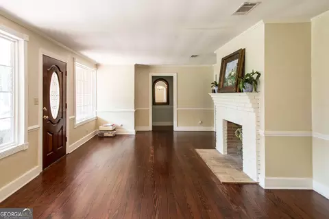 Living - 504 Hendry St, Blackshear, GA 31516 photo 1 of 5
