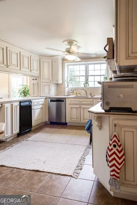 Kitchen - 504 Hendry St, Blackshear, GA 31516 photo 1 of 8