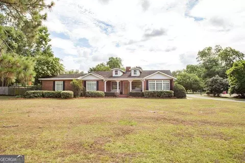 504 Hendry St, Blackshear, GA 31516