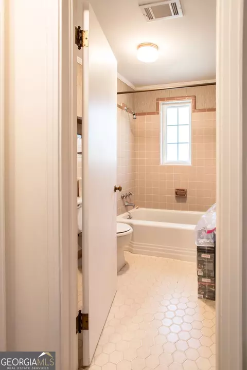 Bath - 504 Hendry St, Blackshear, GA 31516 photo 6 of 7