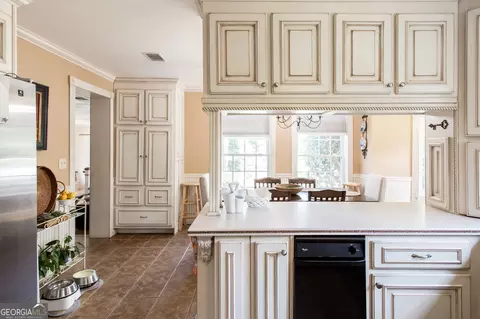 Kitchen - 504 Hendry St, Blackshear, GA 31516 photo 5 of 8