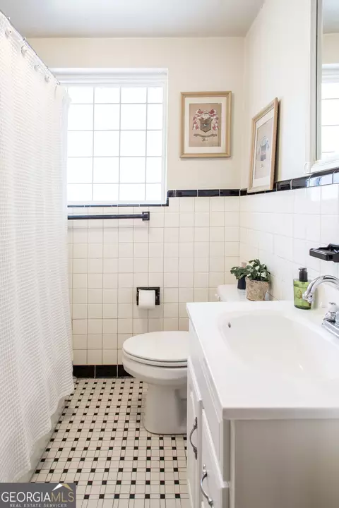 Bath - 504 Hendry St, Blackshear, GA 31516 photo 4 of 7