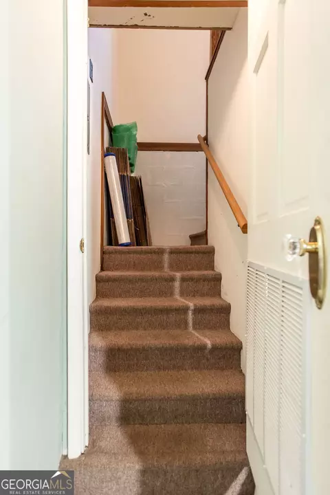 Entry Way - 504 Hendry St, Blackshear, GA 31516 photo 4 of 5