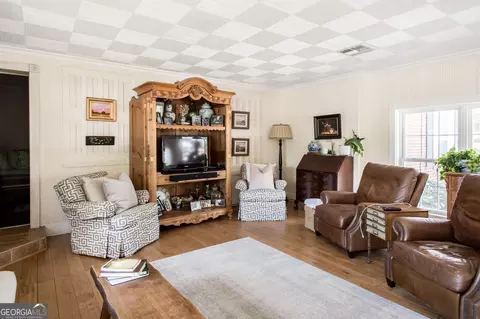 Living - 504 Hendry St, Blackshear, GA 31516 photo 4 of 5