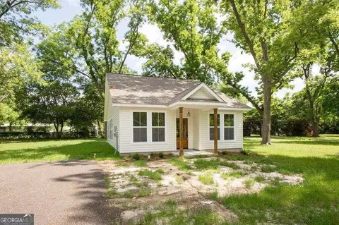 324 Walker St, Blackshear, GA 31516