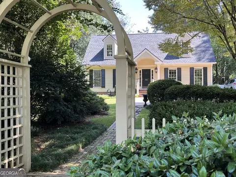 332 Crescent Rd, Griffin, GA 30224