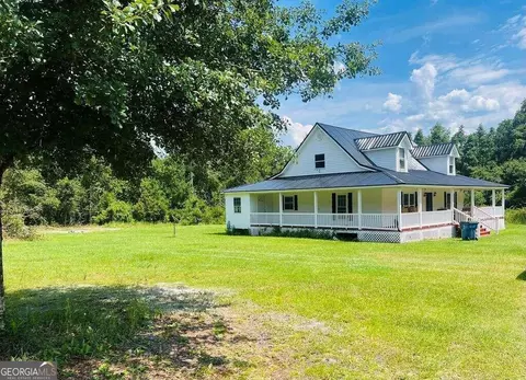 1632 Apple Dr, Waycross, GA 31503