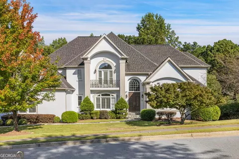 8200 Sentinae Chase Dr, Roswell, GA 30076