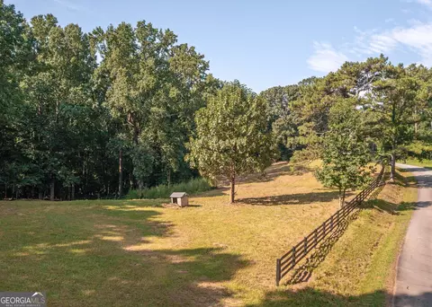 8745 Serenbe Rd, Chattahoochee Hills, GA 30268