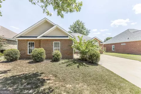 133 Manchester Ln, Byron, GA 31008