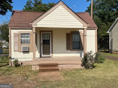 111 S Victoria St, Commerce, GA 30529