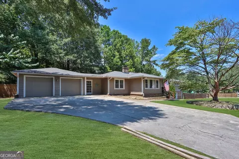 1865 Pucketts Dr SW, Lilburn, GA 30047