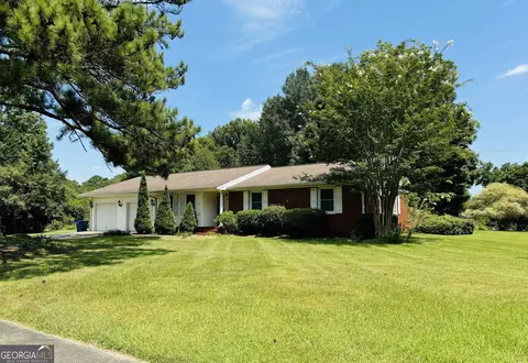 1319 Robertson Rd, Anniston, AL 36207