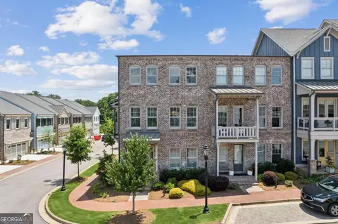 370 Maplewood Dr, Roswell, GA 30075