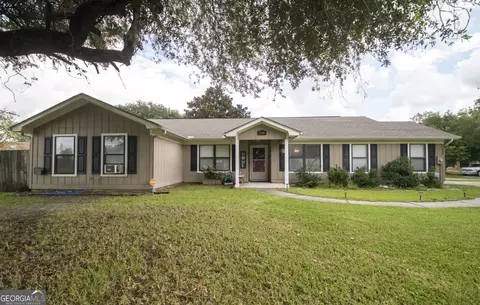 338 Hillside Cir, Kingsland, GA 31548