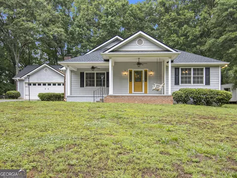49 Pleasant St, Danielsville, GA 30633