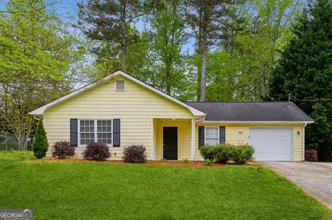 415 Springlake Dr, Lawrenceville, GA 30046
