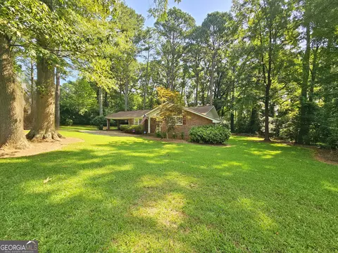 130 Fairlawn Dr, Carrollton, GA 30117