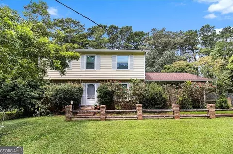 886 Fireside Way, Stone Mountain, GA 30083